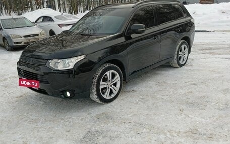 Mitsubishi Outlander III рестайлинг 3, 2014 год, 1 800 000 рублей, 2 фотография