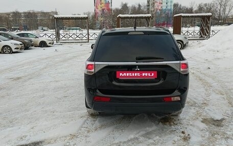 Mitsubishi Outlander III рестайлинг 3, 2014 год, 1 800 000 рублей, 5 фотография
