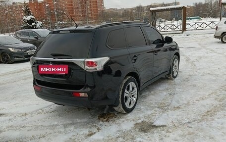 Mitsubishi Outlander III рестайлинг 3, 2014 год, 1 800 000 рублей, 6 фотография