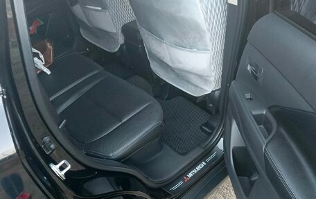 Mitsubishi Outlander III рестайлинг 3, 2014 год, 1 800 000 рублей, 22 фотография