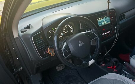 Mitsubishi Outlander III рестайлинг 3, 2014 год, 1 800 000 рублей, 20 фотография