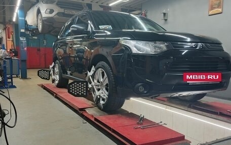 Mitsubishi Outlander III рестайлинг 3, 2014 год, 1 800 000 рублей, 24 фотография