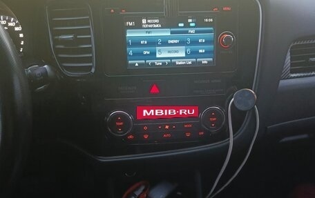 Mitsubishi Outlander III рестайлинг 3, 2014 год, 1 800 000 рублей, 10 фотография