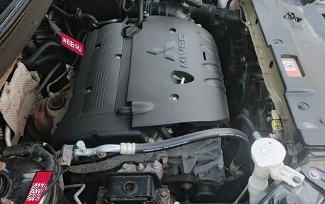 Mitsubishi Outlander III рестайлинг 3, 2014 год, 1 800 000 рублей, 13 фотография