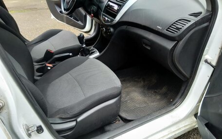 Hyundai Solaris II рестайлинг, 2013 год, 450 000 рублей, 17 фотография