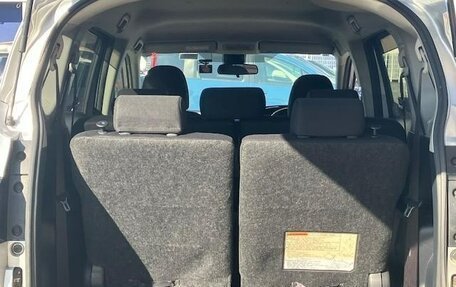 Toyota Sienta II, 2018 год, 1 265 000 рублей, 10 фотография