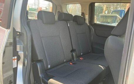 Toyota Sienta II, 2018 год, 1 265 000 рублей, 9 фотография