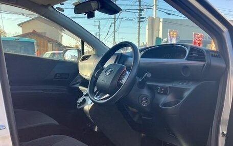 Toyota Sienta II, 2018 год, 1 265 000 рублей, 18 фотография