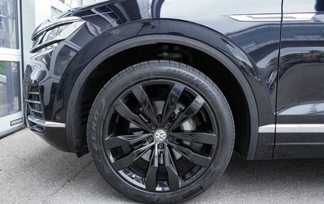 Volkswagen Touareg III, 2019 год, 4 995 000 рублей, 7 фотография