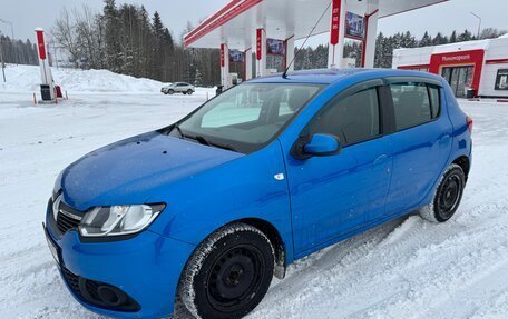 Renault Sandero II рестайлинг, 2017 год, 600 000 рублей, 2 фотография