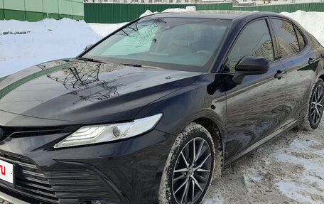 Toyota Camry, 2021 год, 3 300 000 рублей, 3 фотография