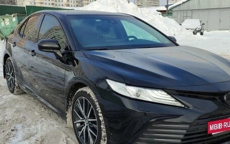Toyota Camry, 2021 год, 3 300 000 рублей, 2 фотография