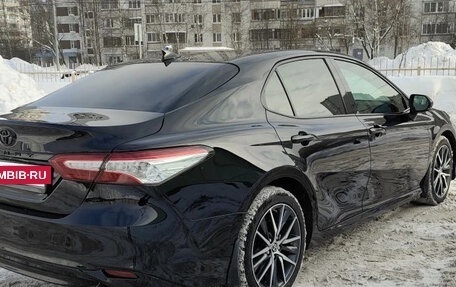 Toyota Camry, 2021 год, 3 300 000 рублей, 6 фотография