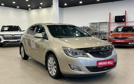 Opel Astra J, 2011 год, 619 000 рублей, 1 фотография