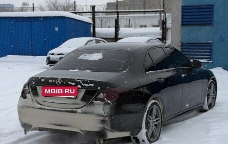 Mercedes-Benz E-Класс, 2019 год, 3 750 000 рублей, 8 фотография