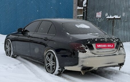 Mercedes-Benz E-Класс, 2019 год, 3 750 000 рублей, 7 фотография