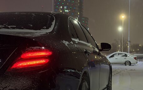 Mercedes-Benz E-Класс, 2019 год, 3 750 000 рублей, 28 фотография