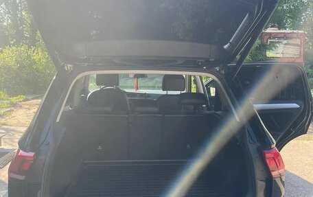 Volkswagen Tiguan II, 2020 год, 2 400 000 рублей, 3 фотография