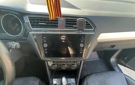 Volkswagen Tiguan II, 2020 год, 2 400 000 рублей, 13 фотография