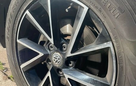 Volkswagen Tiguan II, 2020 год, 2 400 000 рублей, 20 фотография