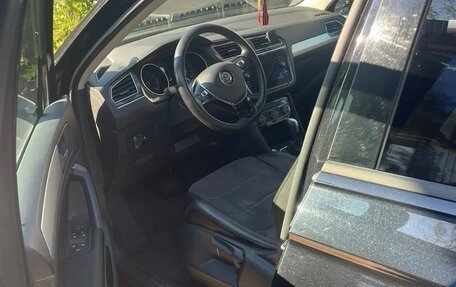 Volkswagen Tiguan II, 2020 год, 2 400 000 рублей, 19 фотография