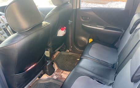 Toyota Ractis I, 2005 год, 480 000 рублей, 18 фотография