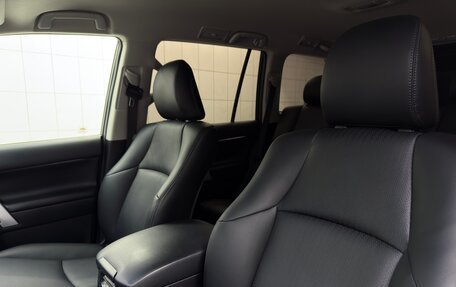 Toyota Land Cruiser Prado 150 рестайлинг 2, 2018 год, 5 850 000 рублей, 9 фотография