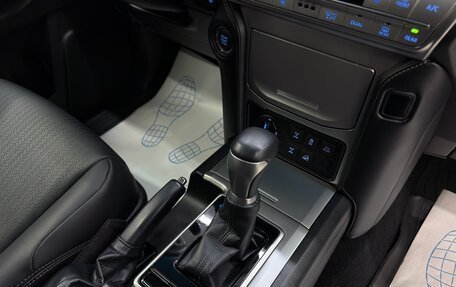 Toyota Land Cruiser Prado 150 рестайлинг 2, 2018 год, 5 850 000 рублей, 19 фотография