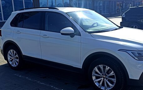 Volkswagen Tiguan II, 2020 год, 2 400 000 рублей, 4 фотография