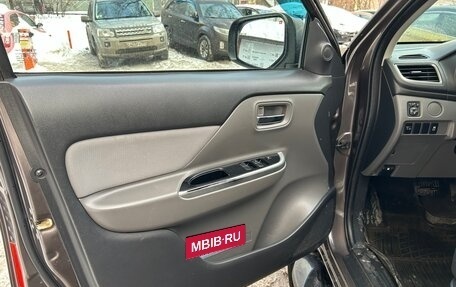 Mitsubishi L200 IV рестайлинг, 2017 год, 2 050 000 рублей, 10 фотография