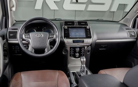 Toyota Land Cruiser Prado 150 рестайлинг 2, 2017 год, 5 879 000 рублей, 6 фотография