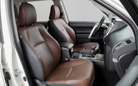 Toyota Land Cruiser Prado 150 рестайлинг 2, 2017 год, 5 879 000 рублей, 8 фотография