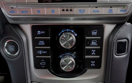 Toyota Land Cruiser Prado 150 рестайлинг 2, 2017 год, 5 879 000 рублей, 18 фотография