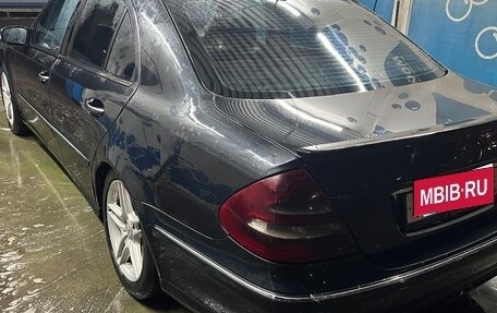 Mercedes-Benz E-Класс, 2004 год, 550 000 рублей, 4 фотография