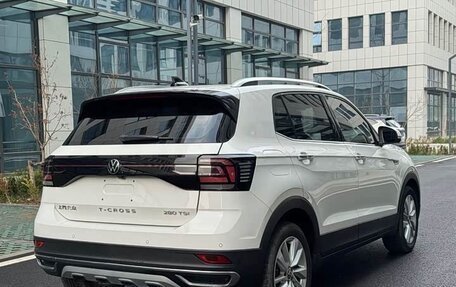 Volkswagen T-Cross I, 2022 год, 1 790 000 рублей, 6 фотография