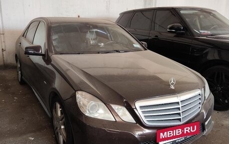 Mercedes-Benz E-Класс, 2011 год, 900 000 рублей, 2 фотография