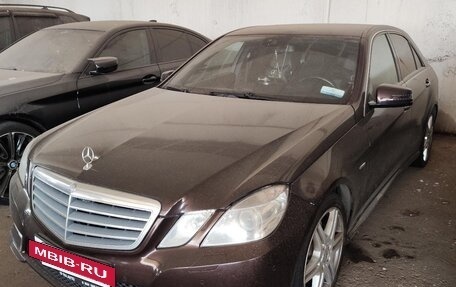 Mercedes-Benz E-Класс, 2011 год, 900 000 рублей, 3 фотография