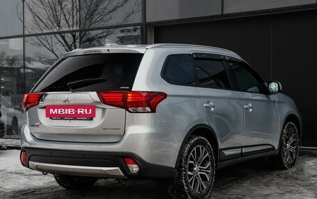 Mitsubishi Outlander III рестайлинг 3, 2018 год, 2 180 000 рублей, 5 фотография