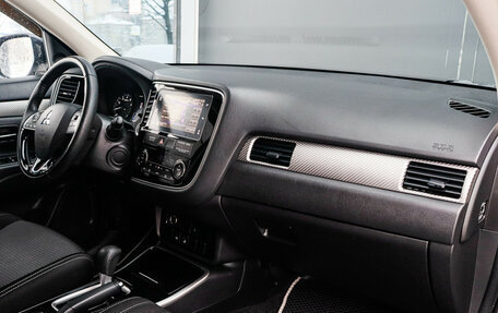 Mitsubishi Outlander III рестайлинг 3, 2018 год, 2 180 000 рублей, 9 фотография