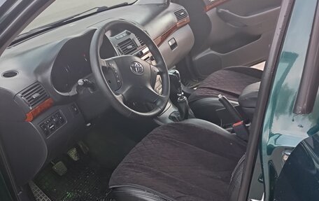 Toyota Avensis III рестайлинг, 2005 год, 670 000 рублей, 4 фотография