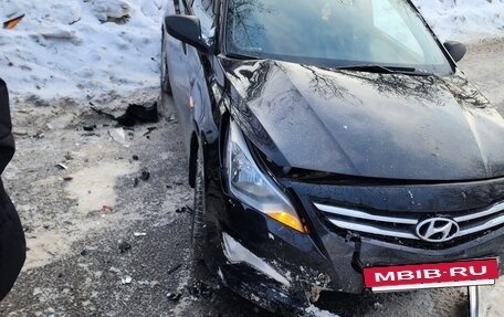 Hyundai Solaris II рестайлинг, 2015 год, 420 000 рублей, 2 фотография
