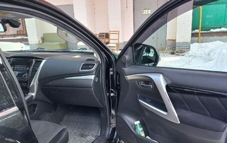 Mitsubishi Pajero Sport III рестайлинг, 2019 год, 2 900 000 рублей, 10 фотография