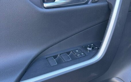 Toyota RAV4, 2021 год, 3 650 000 рублей, 4 фотография