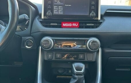 Toyota RAV4, 2021 год, 3 650 000 рублей, 3 фотография