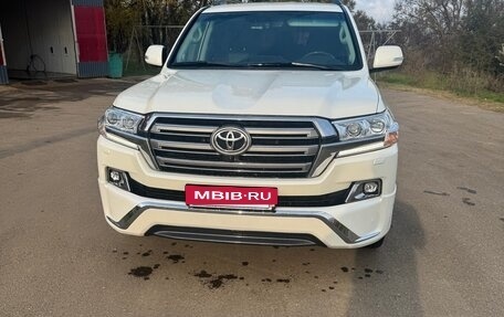 Toyota Land Cruiser 200, 2019 год, 5 750 000 рублей, 2 фотография