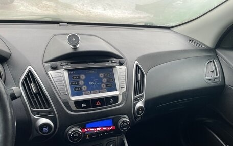 Hyundai Tucson III, 2012 год, 1 200 000 рублей, 34 фотография