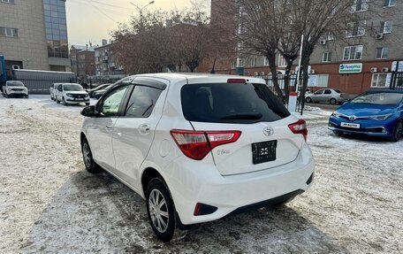 Toyota Vitz, 2017 год, 999 000 рублей, 2 фотография