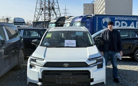 Toyota RAV4, 2025 год, 4 650 000 рублей, 2 фотография