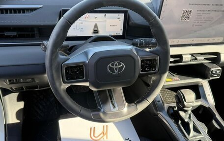 Toyota RAV4, 2025 год, 4 650 000 рублей, 16 фотография