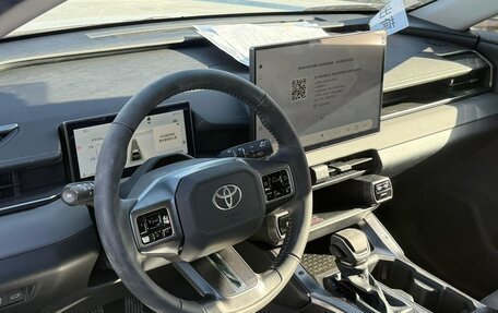 Toyota RAV4, 2025 год, 4 650 000 рублей, 14 фотография